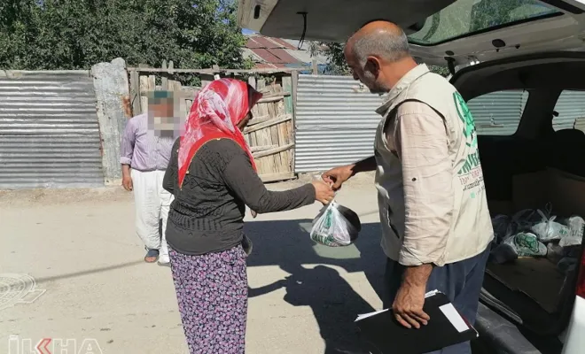 Elazığ Umut Kervanı yüzlerce ihtiyaç sahibi aileye kurban eti dağıttı 