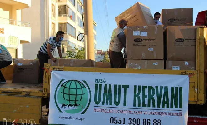 Elazığ Umut Kervanı İdlib’de 15 bin insanın kışlık giyim ihtiyacını karşıladı 