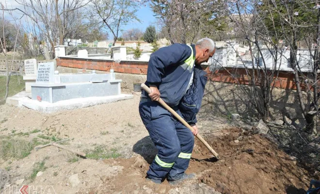 Sessiz mezarlıkların sesi: Mezar kazıcıları 