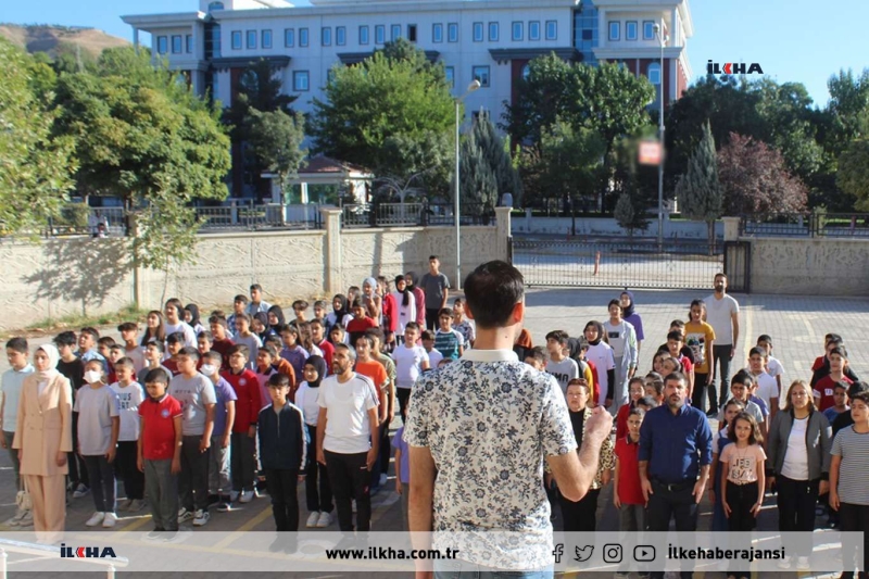 Palu`da okulları hasarlı olan öğrenciler bu sene de kendi okullarında eğitime başlayamadı 